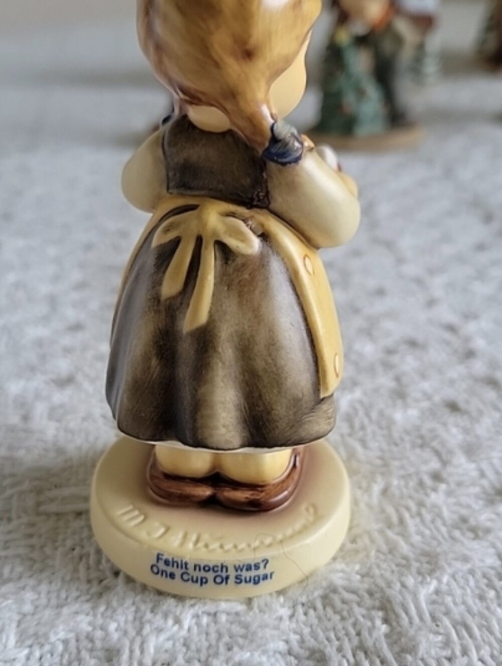 Goebel "One Cup Of Sugar" Yellow-Dressed Girl With Original Box - Picture 2 of 4